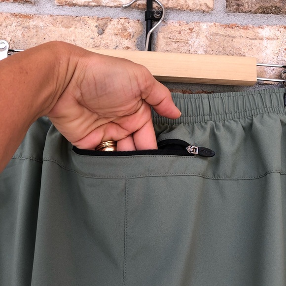 Asics Woven Green Running Shorts - 7”, Built-In Briefs Mens Size L - Picture 5 of 15